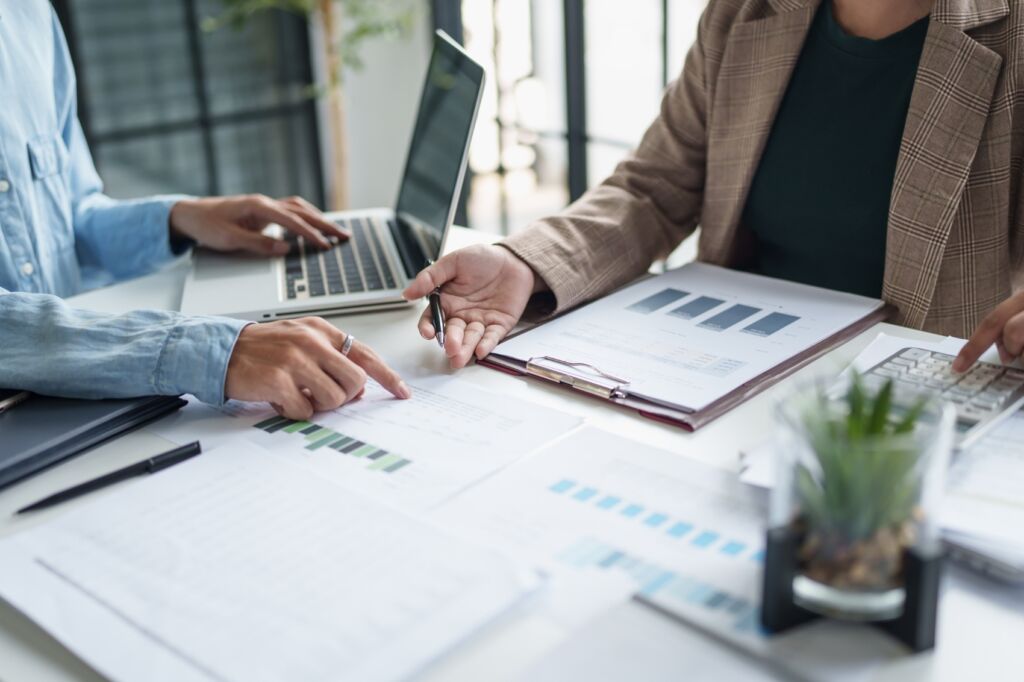 Entenda a diferença entre faturamento e lucro, o que é bottom line e como a BLCG Consulting ajuda empresas a melhorar seu resultado financeiro real. 